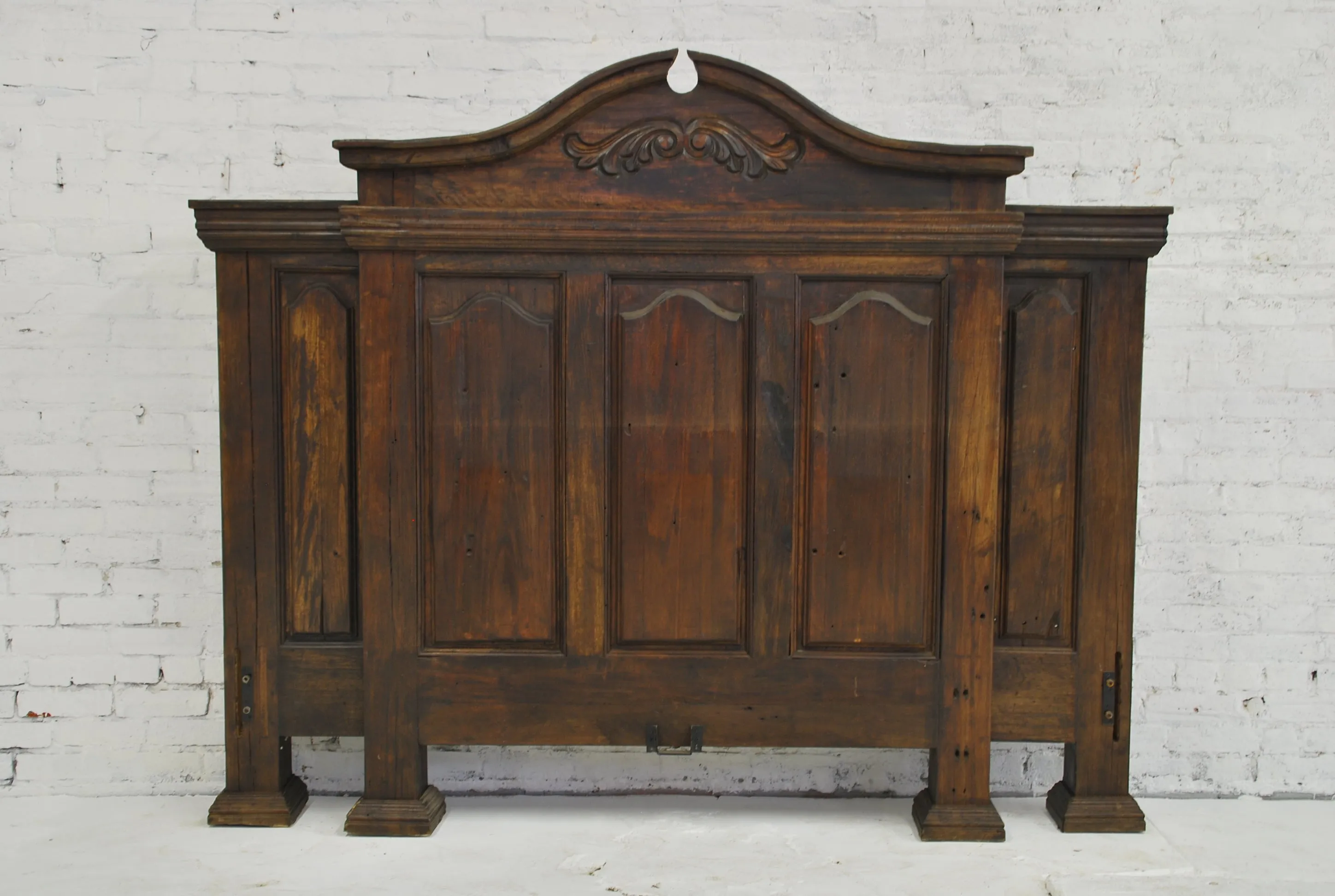 Barn Wood Bedframe - Floral Pediment (KING) BD-005