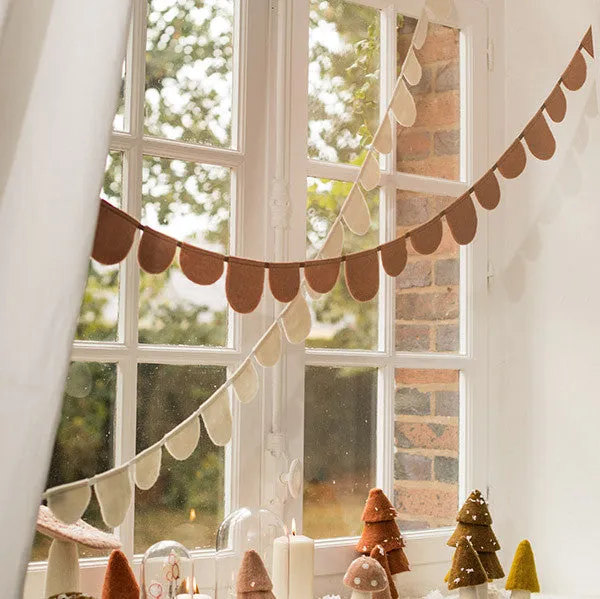 Muskhane Round Flag Garland Quartz Pink